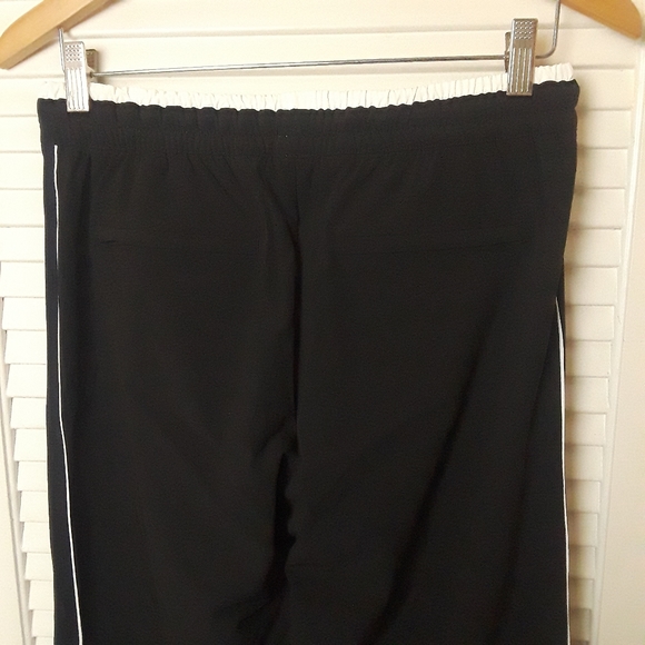 Athleta Colorblocked Brooklyn Jogger, Black/ White SIZE 6 Manufacturer Defect - Picture 13 of 14
